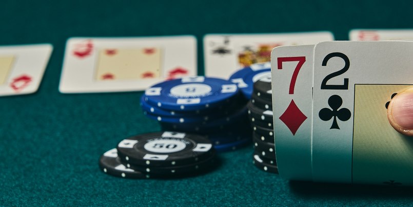 Những điều cần xem xét khi Bluff trong poker là gì