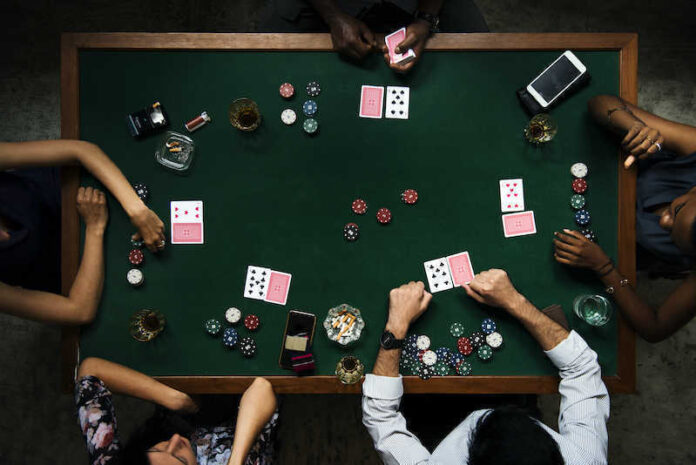 Thông thường sẽ có từ 2 - 7 người chơi cùng tham gia ván bài Blackjack online